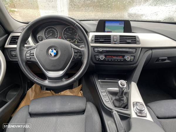 BMW 318 d Touring xDrive - 12