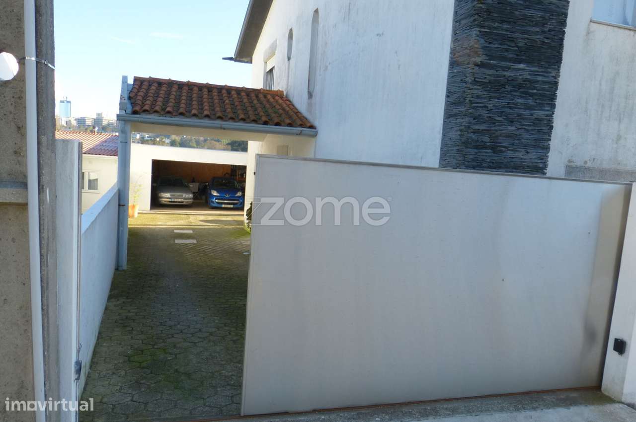 Moradia T4 de dois pisos com logradouro, em Leça do Balio, Matosinhos - Grande imagem: 3/29