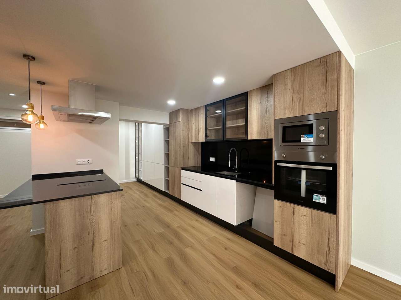 Apartamento T2 totalmente renovado, vista mar-16