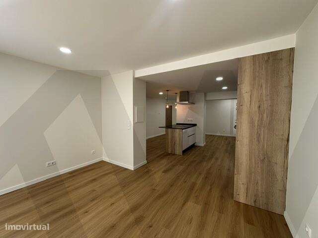 Apartamento T2 Completamente Remodelado - Centro Ericeira-8