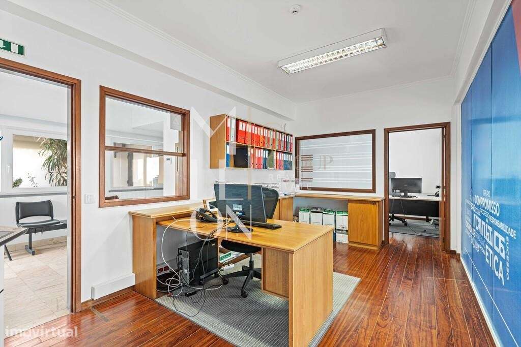 Oportunidade de Investimento Industrial - lote 7.290 m2 com 1.595 m2 d-18