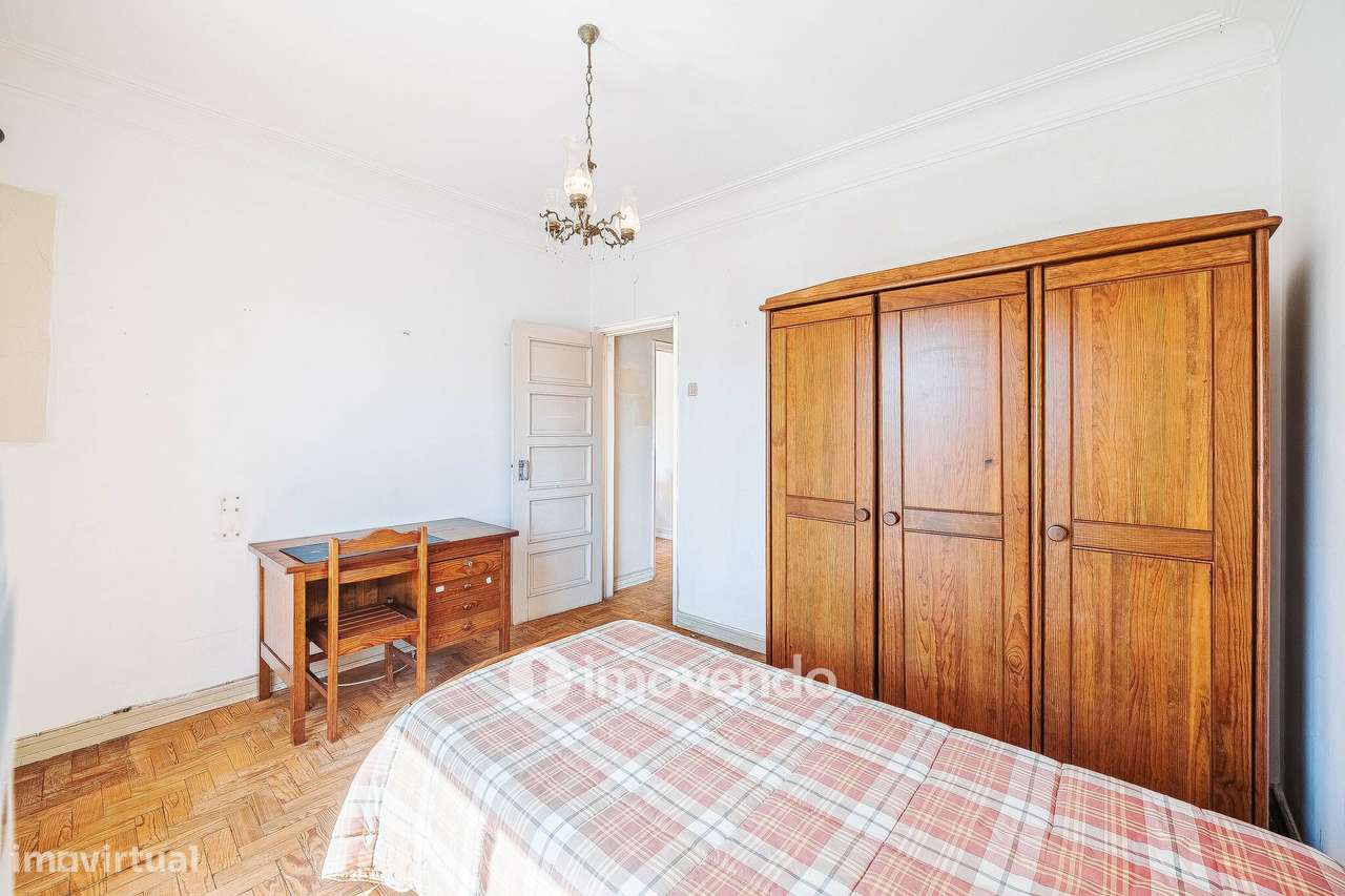 Apartamento T2 com duas varandas, na Graça, em Lisboa-14