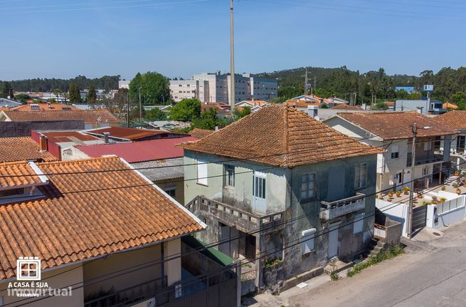 Moradia T3 para reabilitação no centro de Rio Meão, S.M. Feira-1