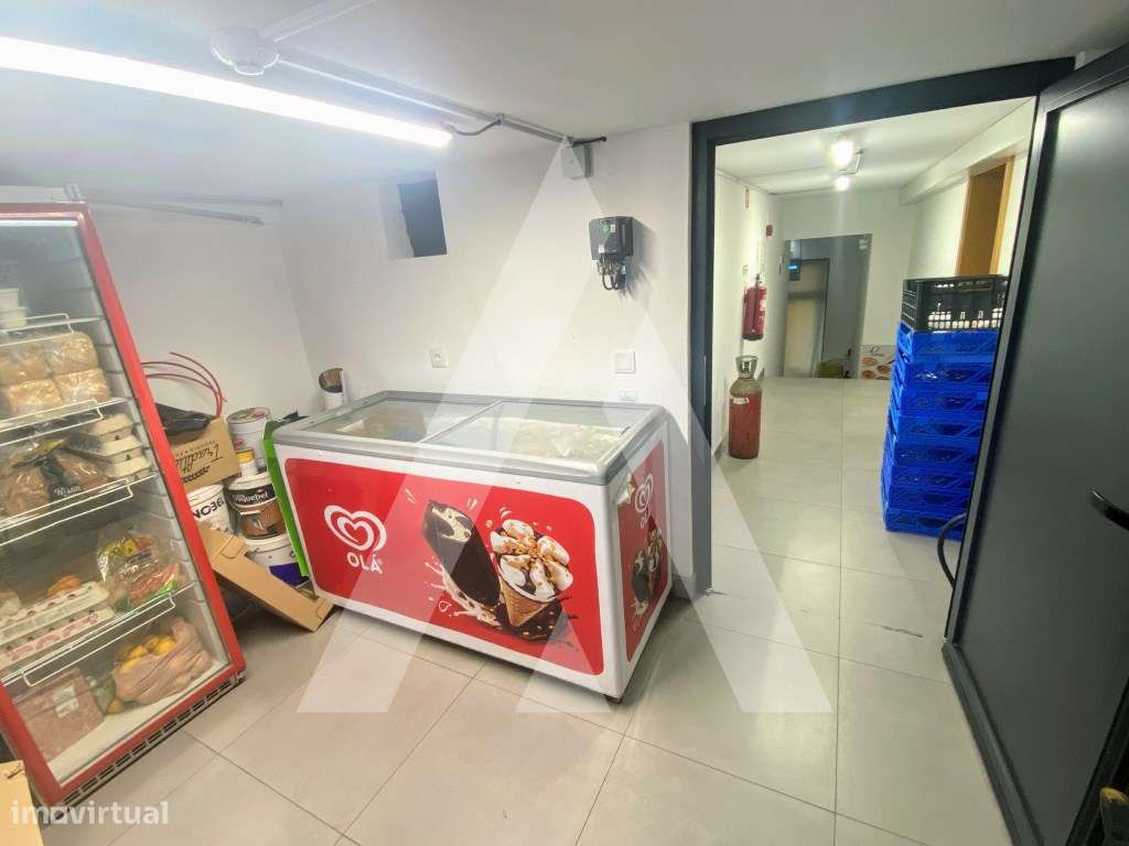 Café para Trespasse no Centro de Albergaria-a-Velha, com jogos da S...-26