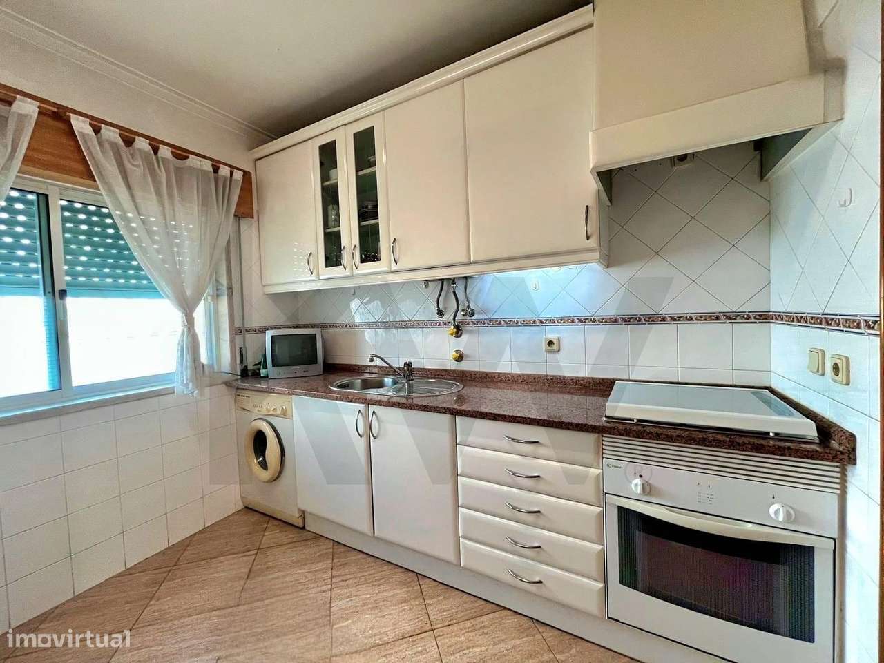 Apartamento T2 com Terraço de 50 m2 e Box Fechada – O Seu Novo Refúgio-5