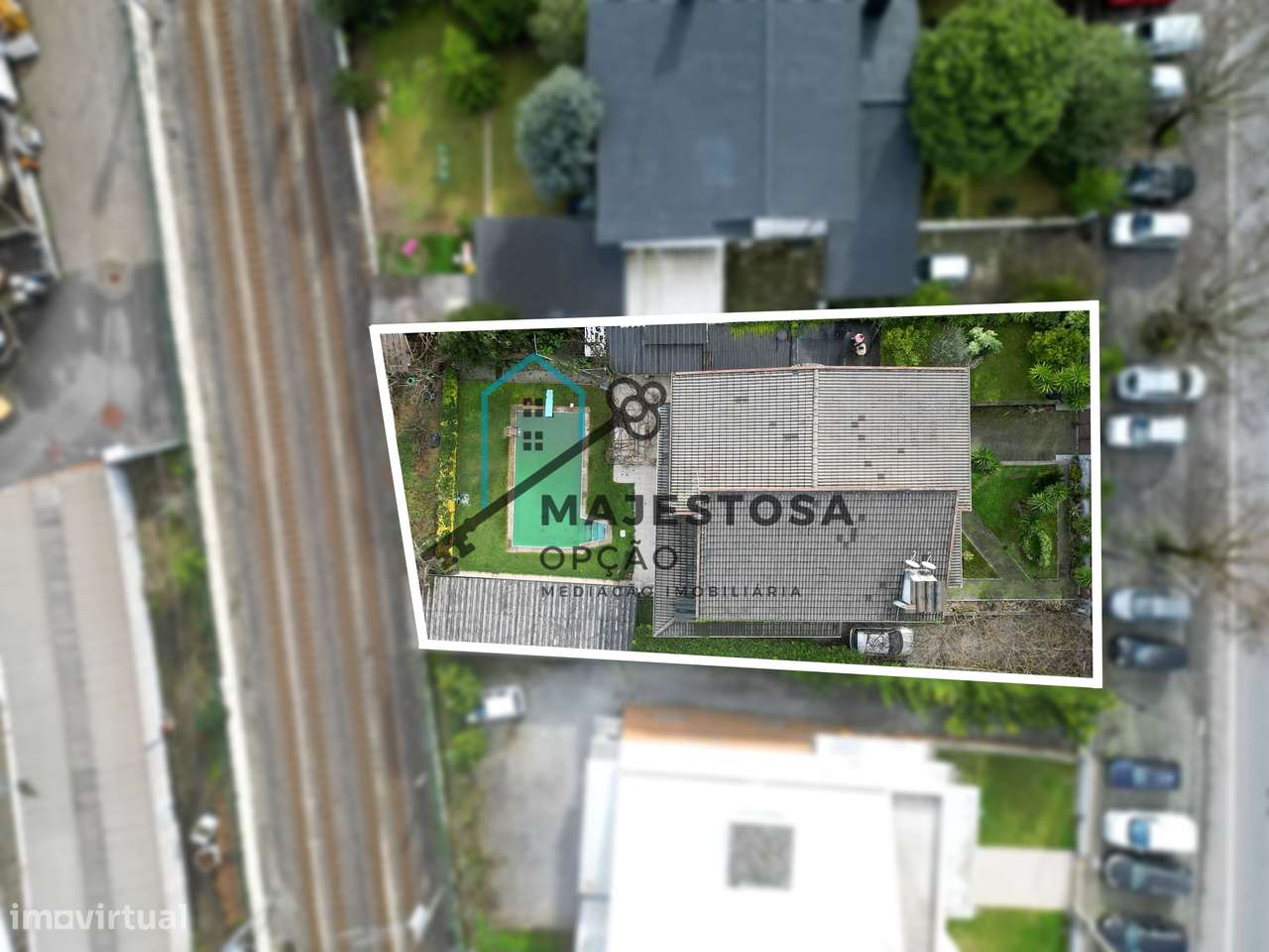 Moradia T5 com Piscina na Rua Padre Cruz, Maximinos-43