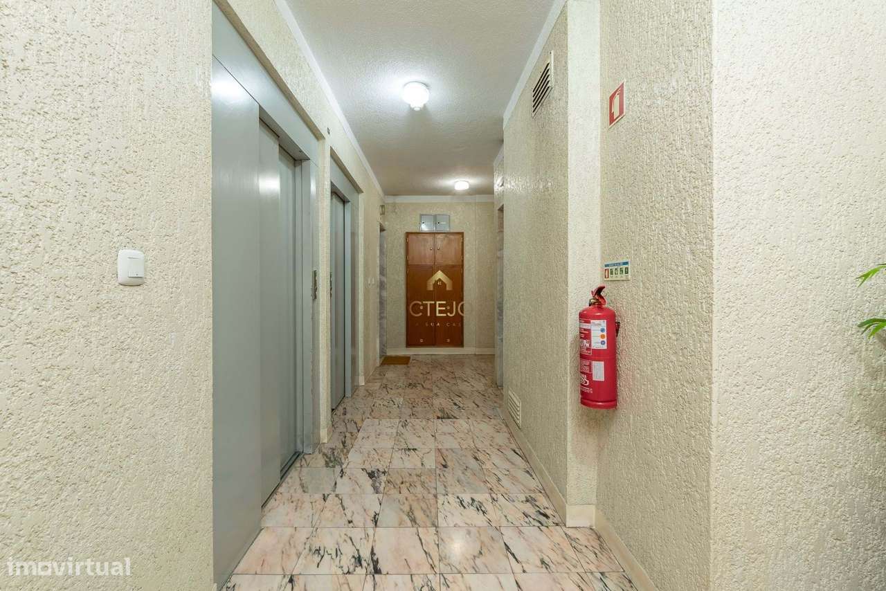 Apartamento T3 com Vista Rio em Póvoa de Santa Iria-27