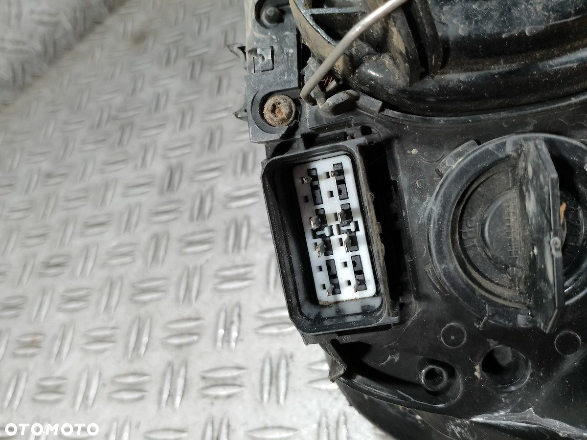 LAMPA PRAWA PRZÓD VOLVO V50 - 3