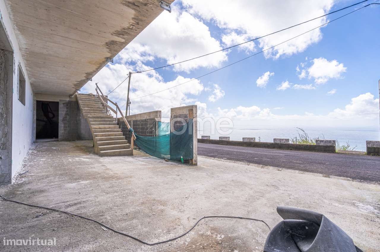 Moradia T3 Nova Tipo Geminada Com Piscina H2 Arco Da Calheta