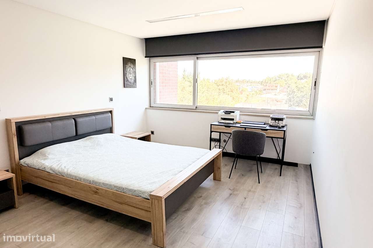Moradia T4 com Piscina e Terreno em Oiã-12