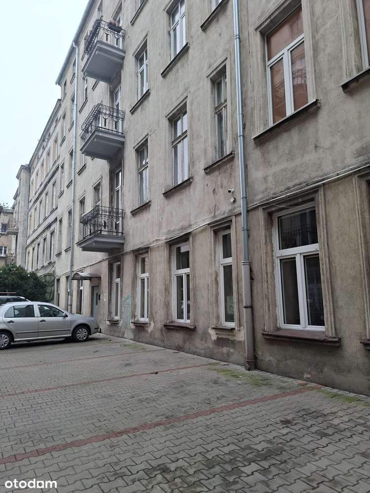 Polesie/Centrum. Mieszkanie w oficynie kamienicy podzielone na 6pokoi-12