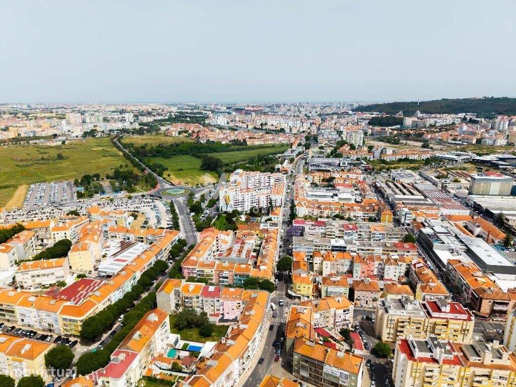 Excelente oportunidade no centro da Amadora: Apartamento T2 com locali-19