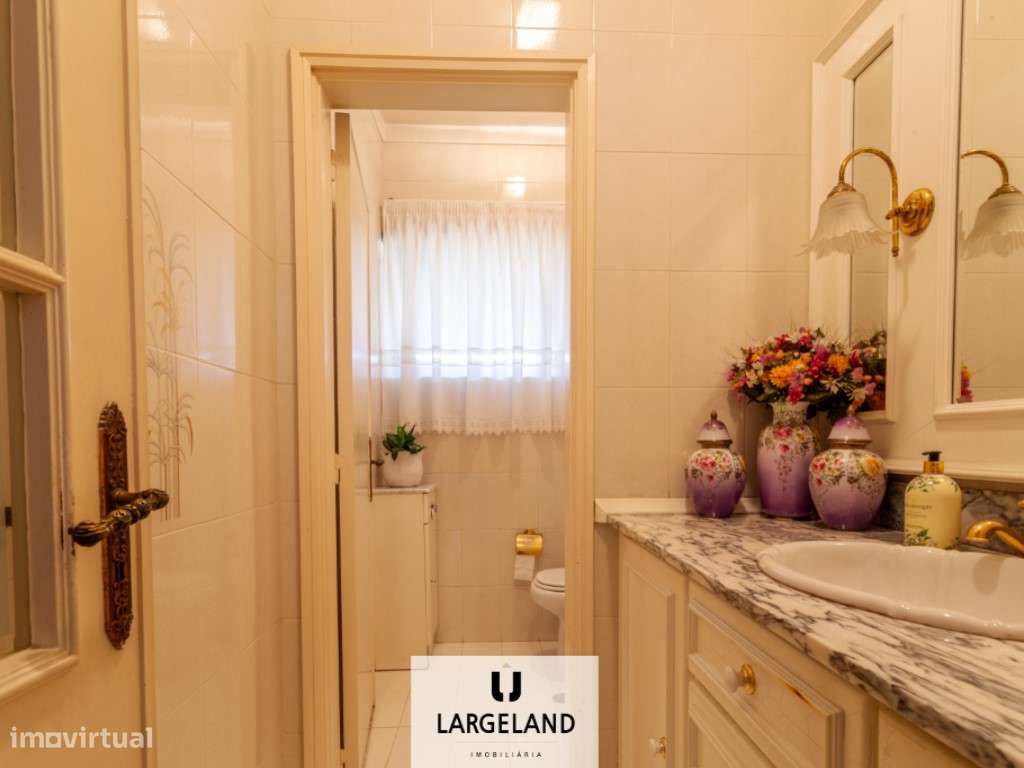 Moradia isolada T4 em Arrifana-4