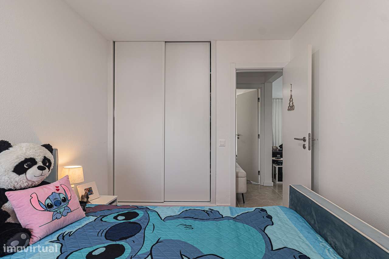Apartamento T2 + 1 totalmente remodelado, Corroios prédio com elevador-25
