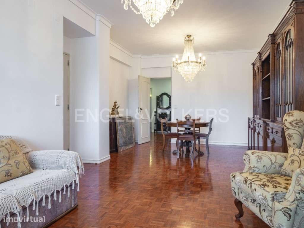 T5 com estacionamento em São Domingos de Benfica - Grande imagem: 3/26