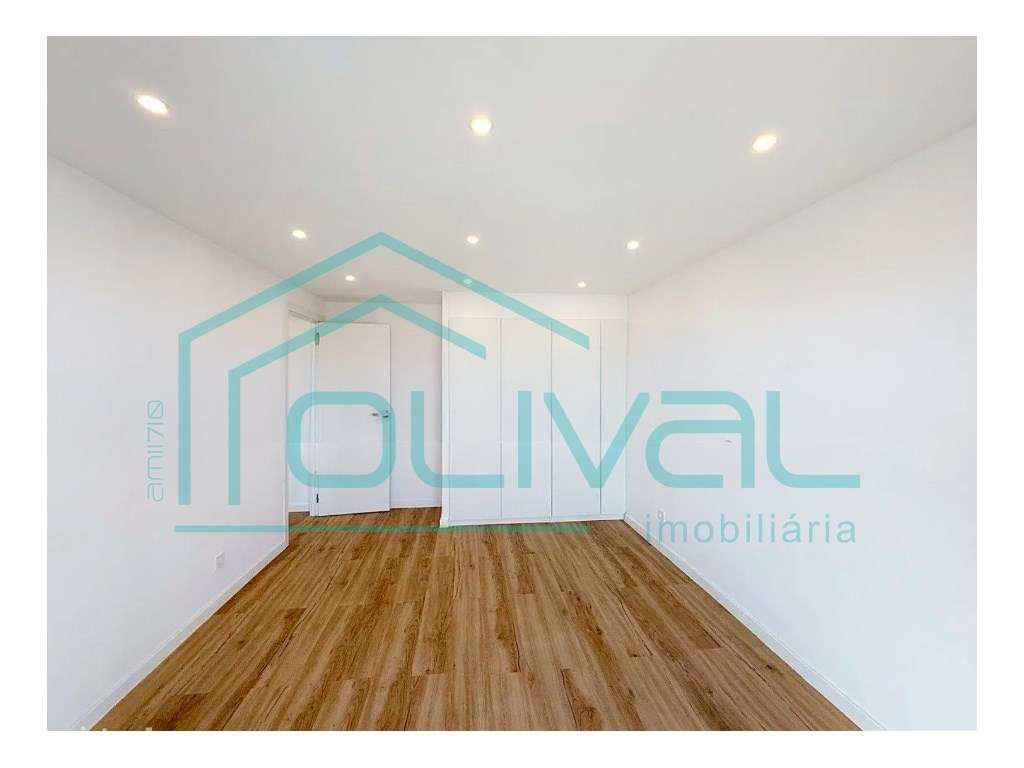 Apartamento à venda em rua Padre Cruz-4