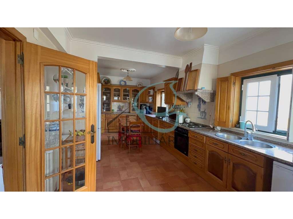 Moradia T4 em Azeitão - Excelente Oportunidade-15