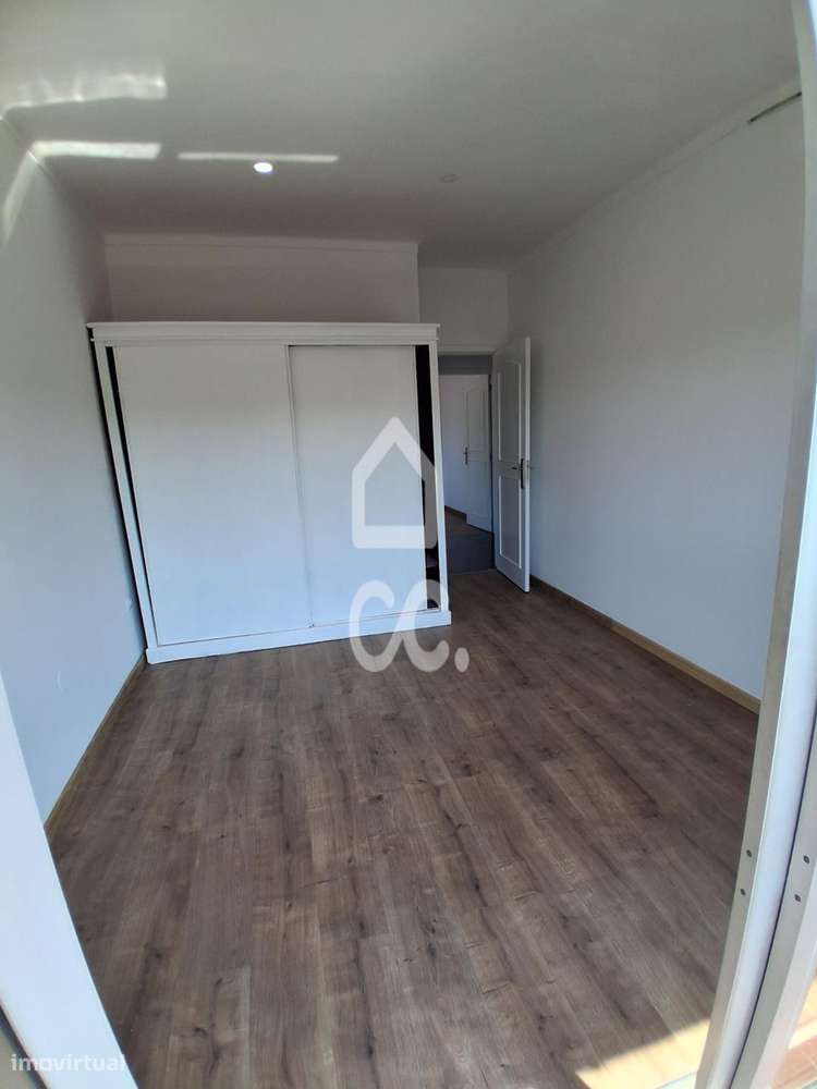 T3 Remodelado com 3 Frentes, Varandas e Elevador em Fânzeres, Gondomar-16