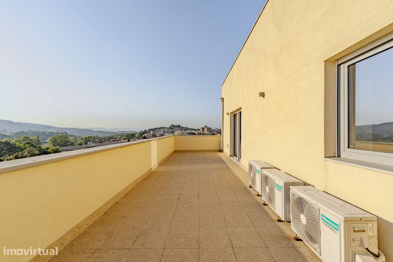T2 totalmente Renovado, com terraço em Ferreiros, Braga-13