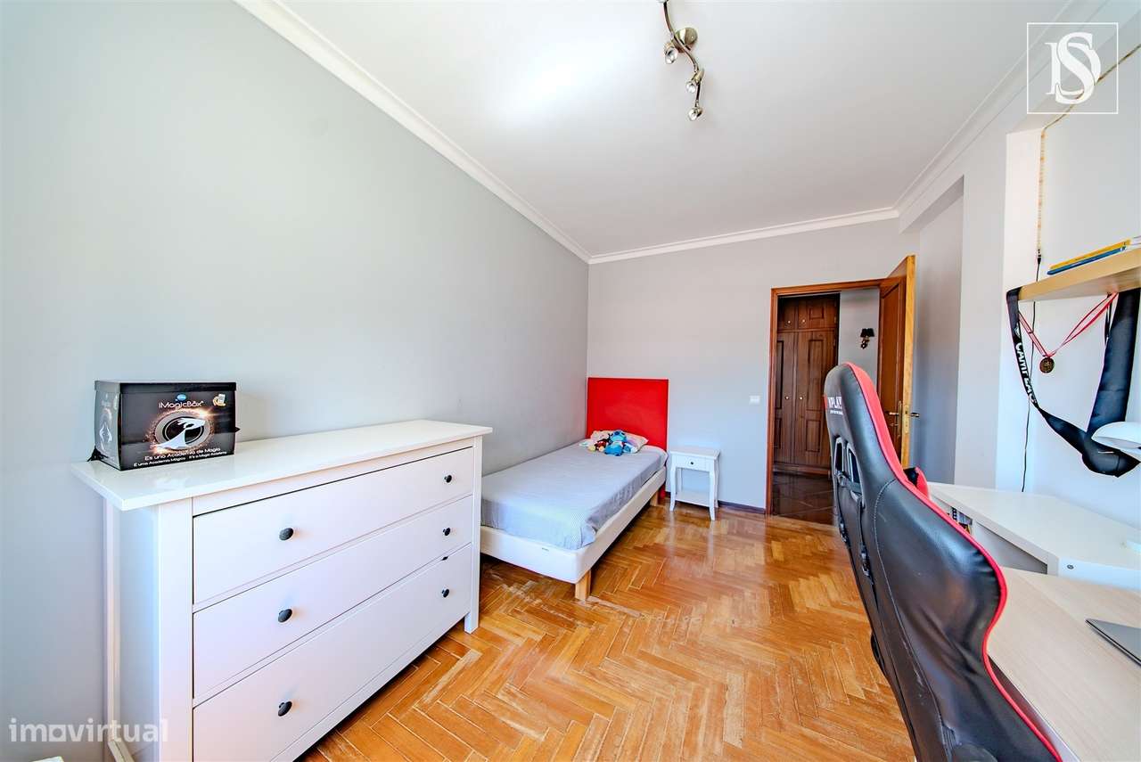 Apartamento T4 c/ Garagem-30
