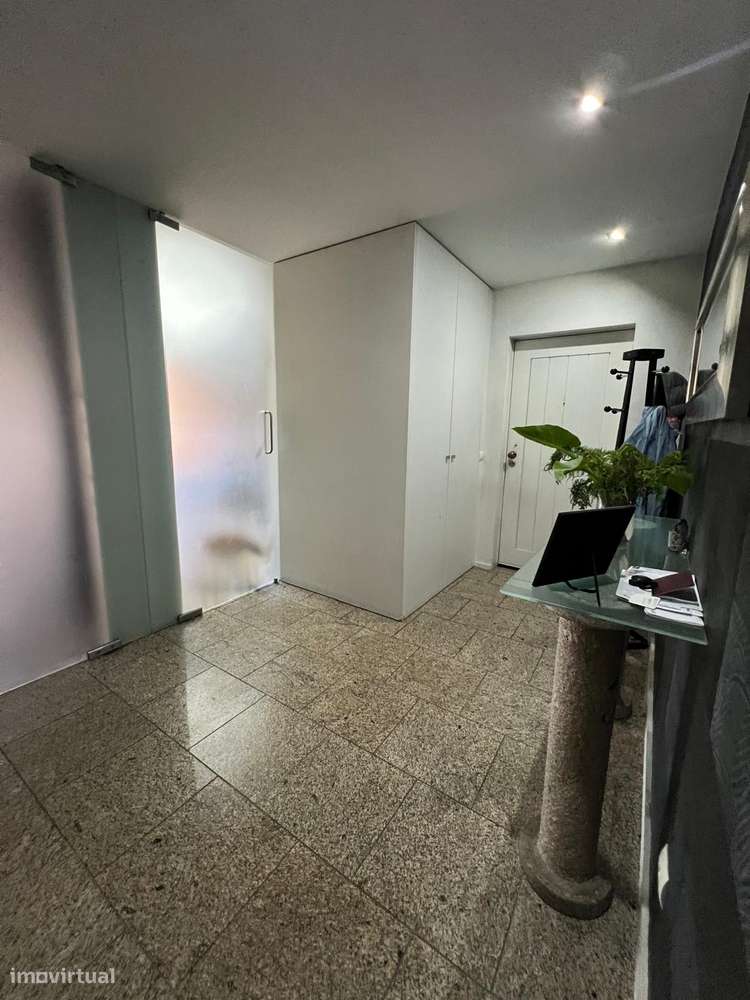 T3+1 + Escritório Gaia   Av  República Metro João  Deus Lugar Garagem-17