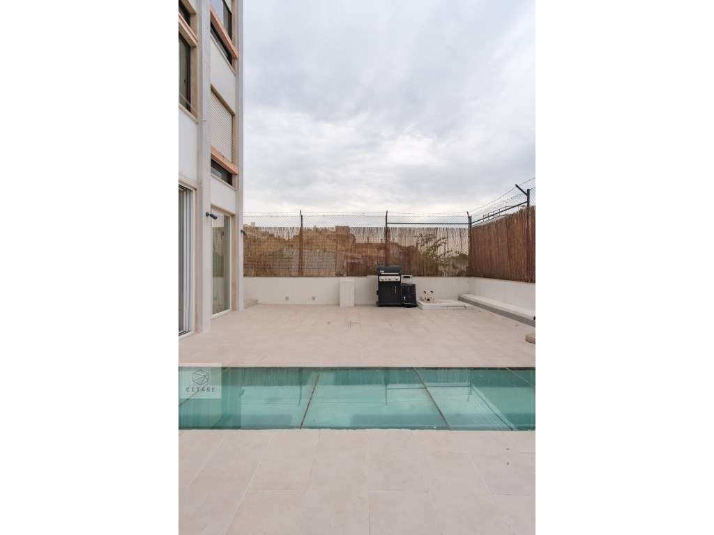 Apartamento T4 com garagem e terraço em Belem-41