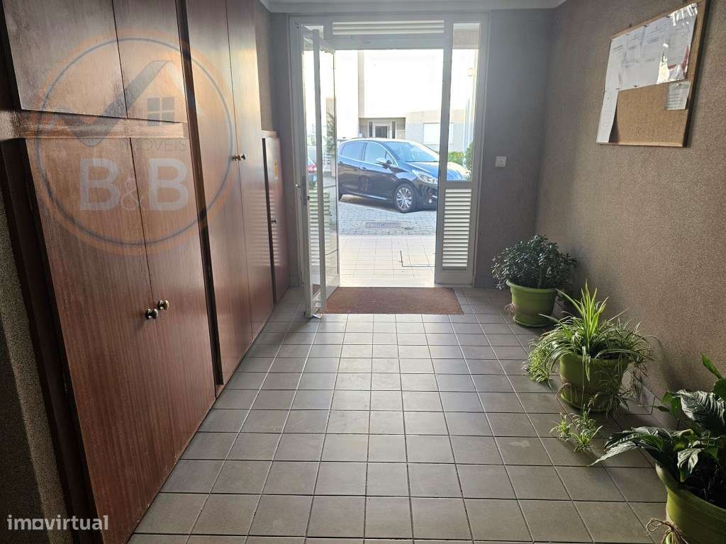 Apartamento T3 com garagem em Valbom-22