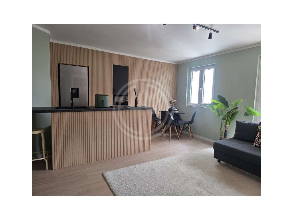 Apartamento T0+2 renovado, com piscina junto à Marina de Vilamoura - Grande imagem: 2/19