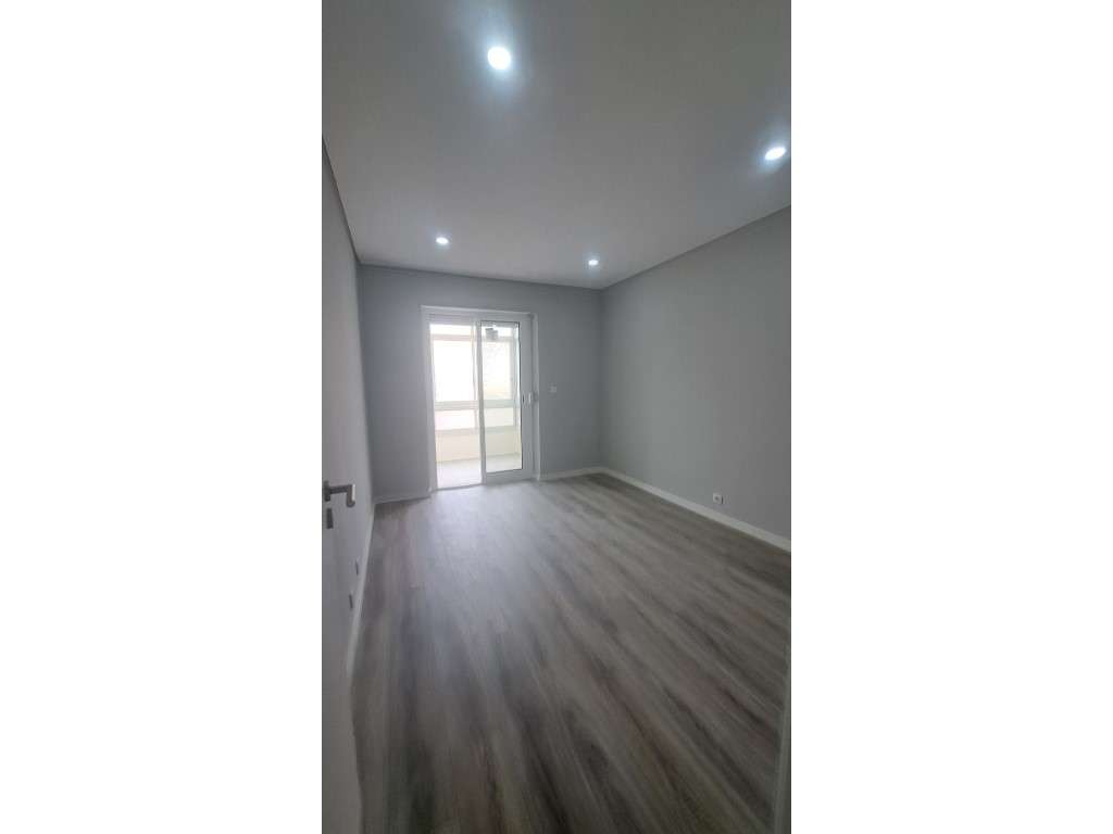 Apartamento T2 Almada Centro Recuperado-12