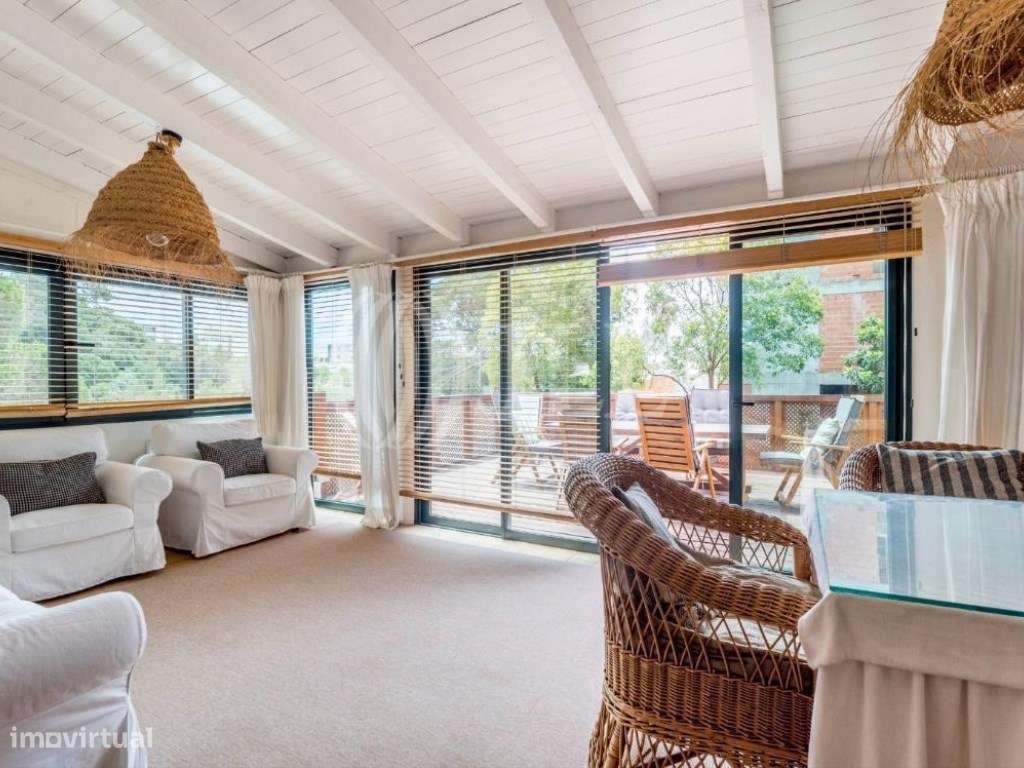 Moradia T6 com jardim e piscina no Estoril em Cascais-11