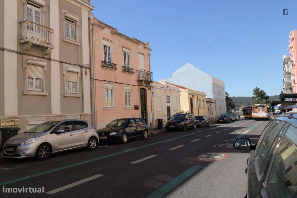 Apartamento com 2 quartos - localizado em Sete Rios Lisbon - Grande imagem: 3/6