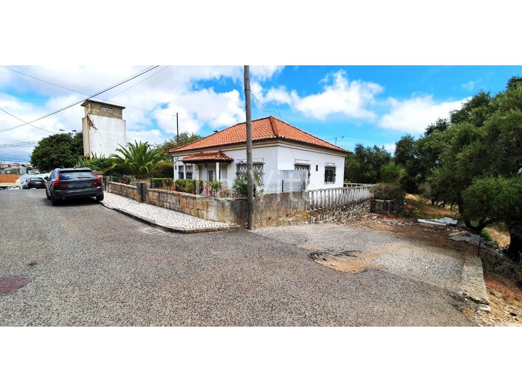 Moradia isolada, lote de terreno 909 m2 - Polima, Cascais.