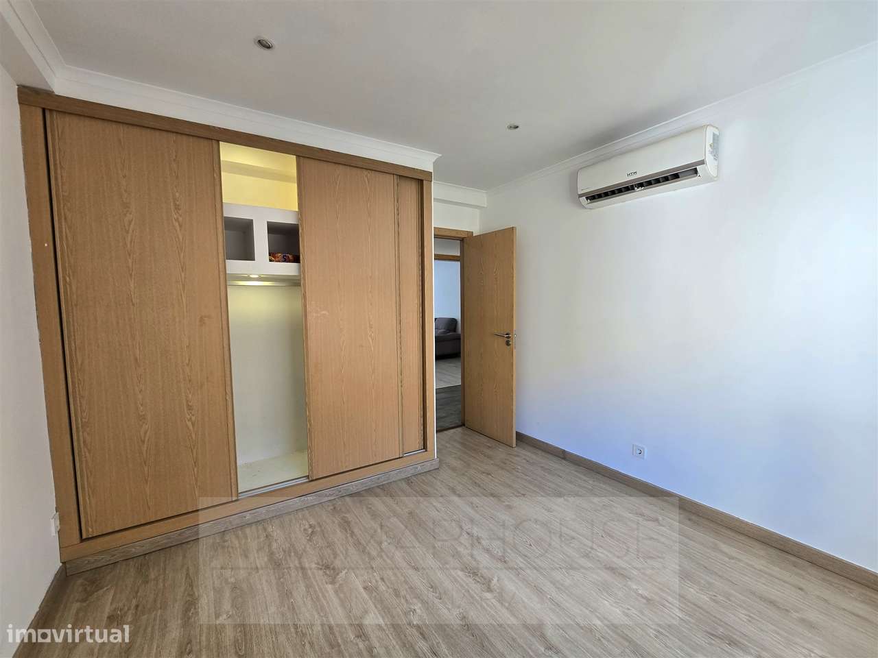 T3 remodelado com parqueamento e arrecadação na Brandoa,Encosta do Sol - Grande imagem: 5/25