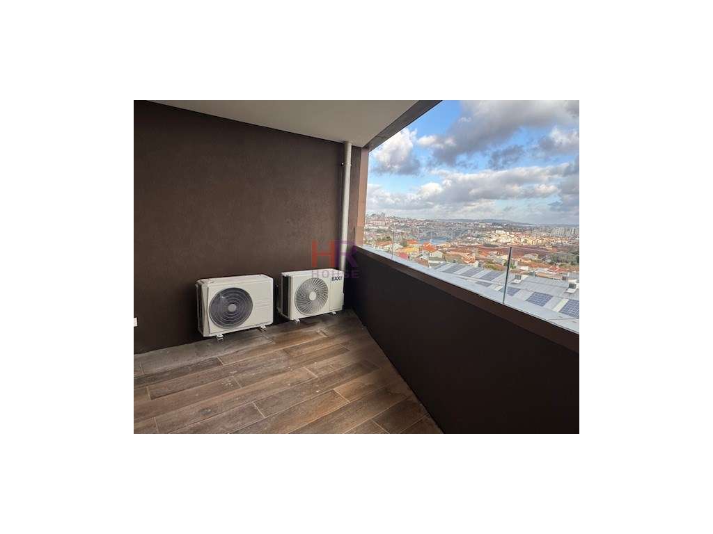 Arrenda -se T1 com lugar de garagem coberto e piscina comum. - Grande imagem: 5/12