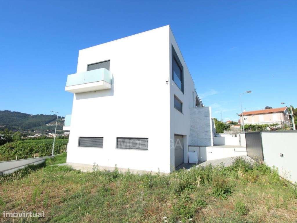 Moradia de Gaveto T3 Nova com 3 Suites | Pronta a Habitar | S. Pedr...-44