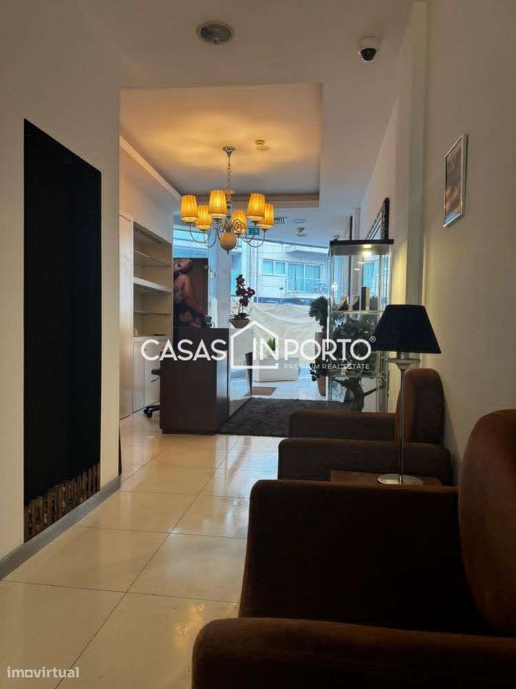 Loja de Prestígio no coração do Porto - Grande imagem: 3/13