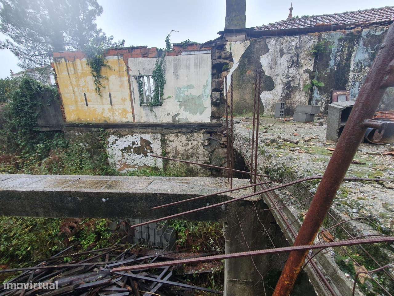 Moradia para restaurar no centro de Fiães. - Grande imagem: 4/14