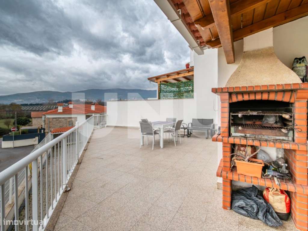 Moradia de Excelência com Jardim e Terraço a 10 minutos do centro d... - Grande imagem: 2/41