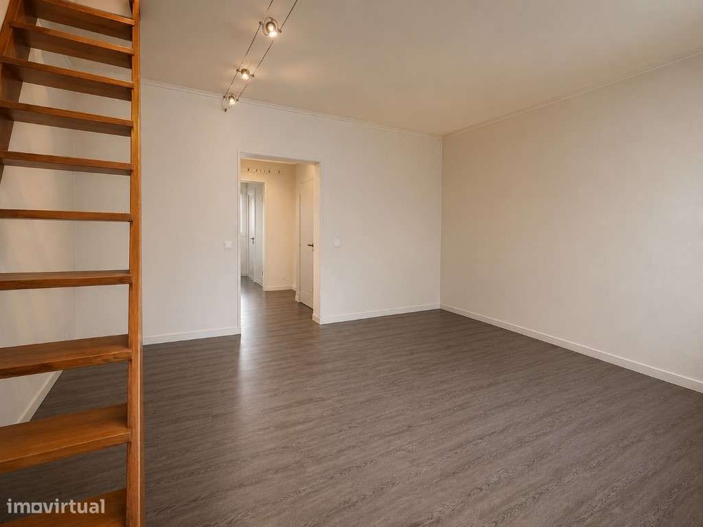 T2 Duplex com Suite e Varandas | Algés-8