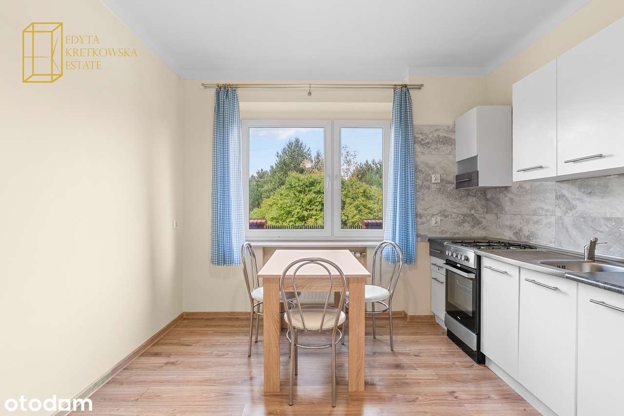 Dom w otoczeniu terenów zielonych-4