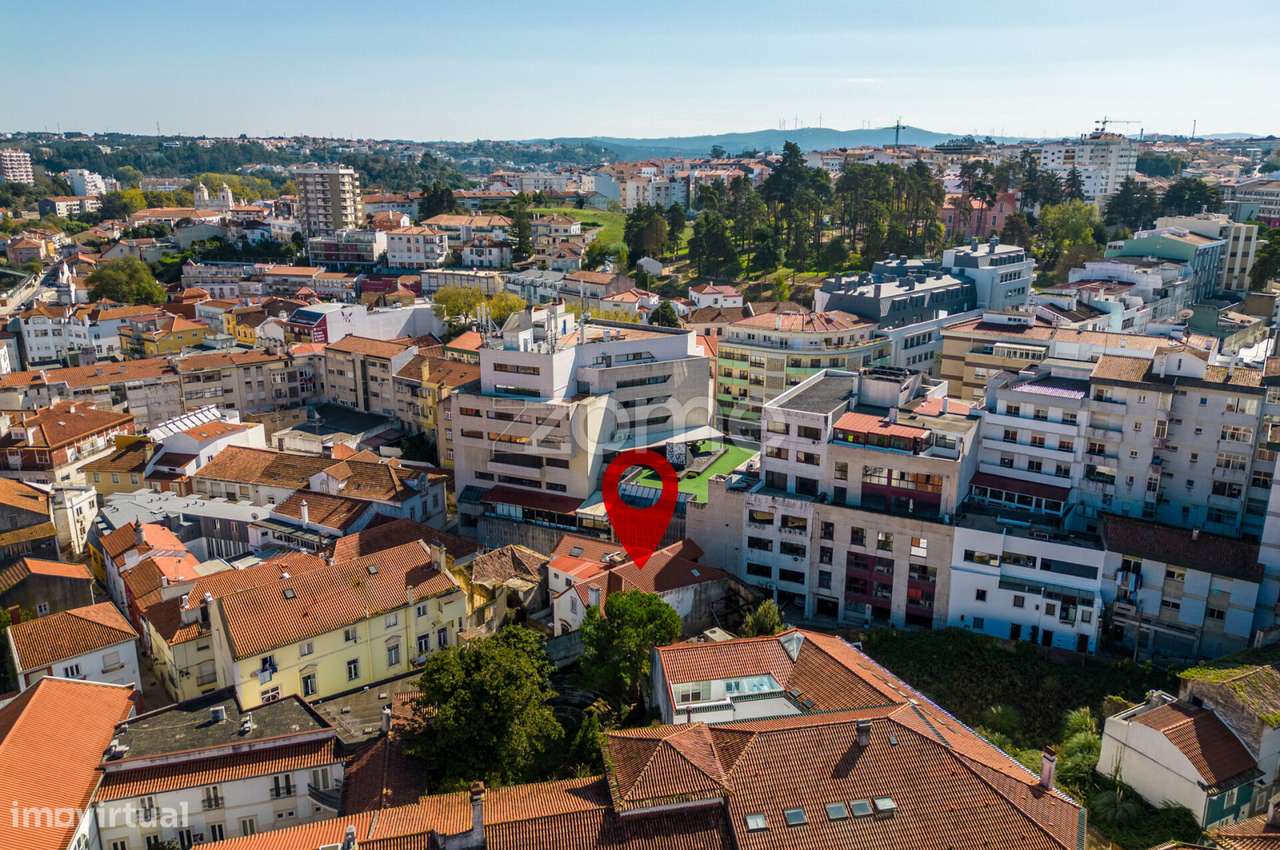 Prédio com grandes áreas no Centro de Leiria-58