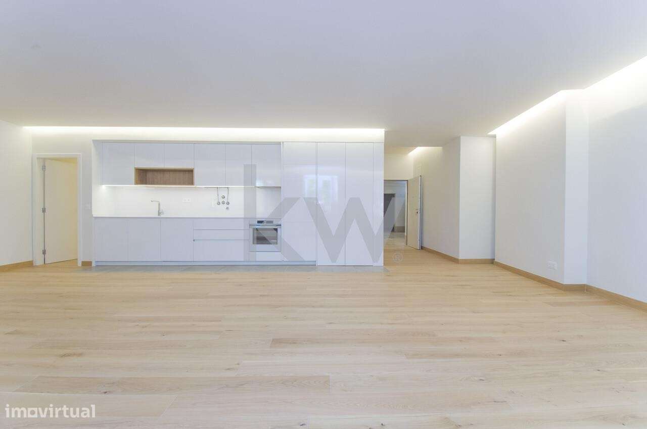 Apartamento T2 de áreas generosas em Venda no Largo do Chanceler, Alfa - Grande imagem: 5/34