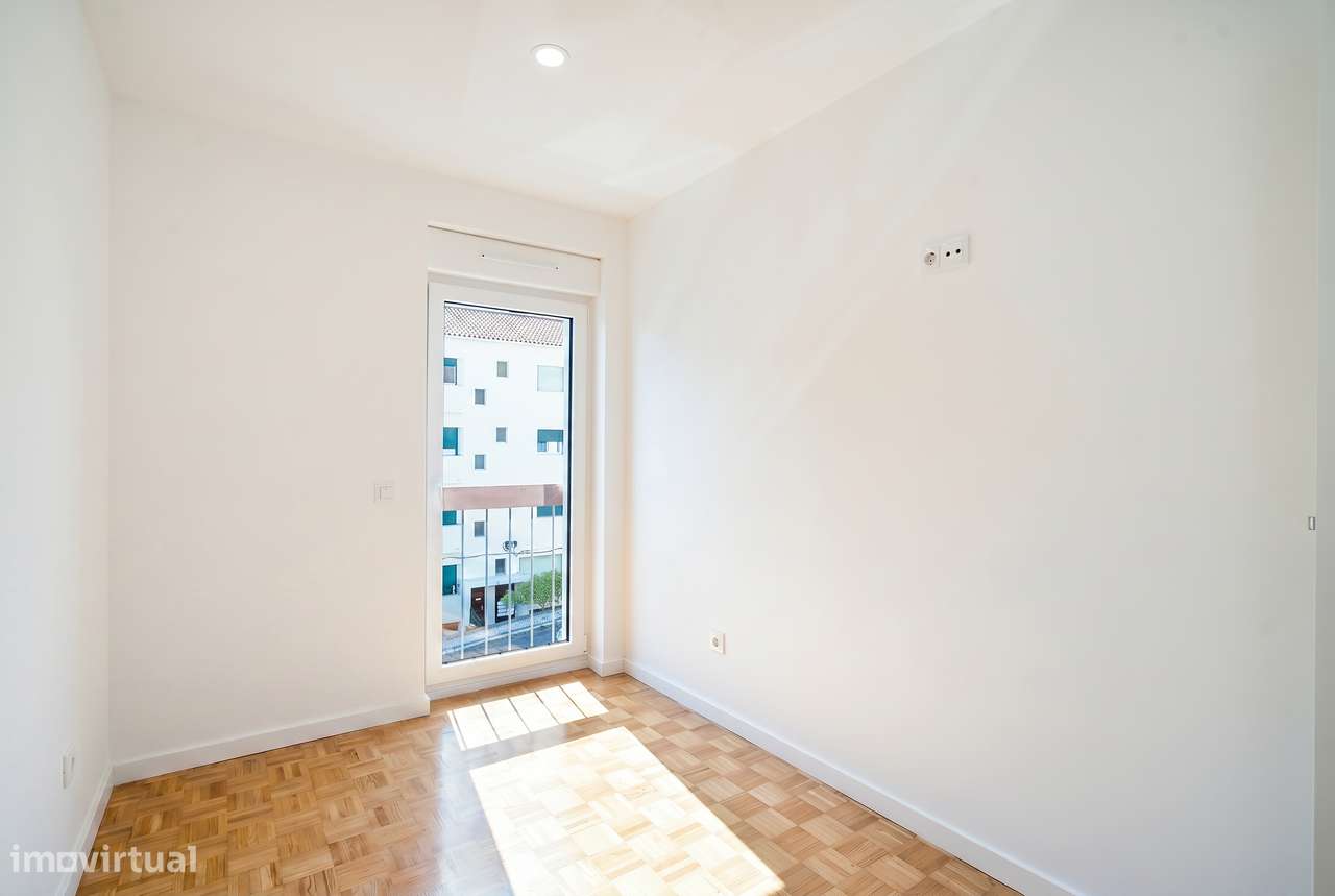 T3 luminoso e moderno em zona residencial tranquila da Figueira da Foz-12