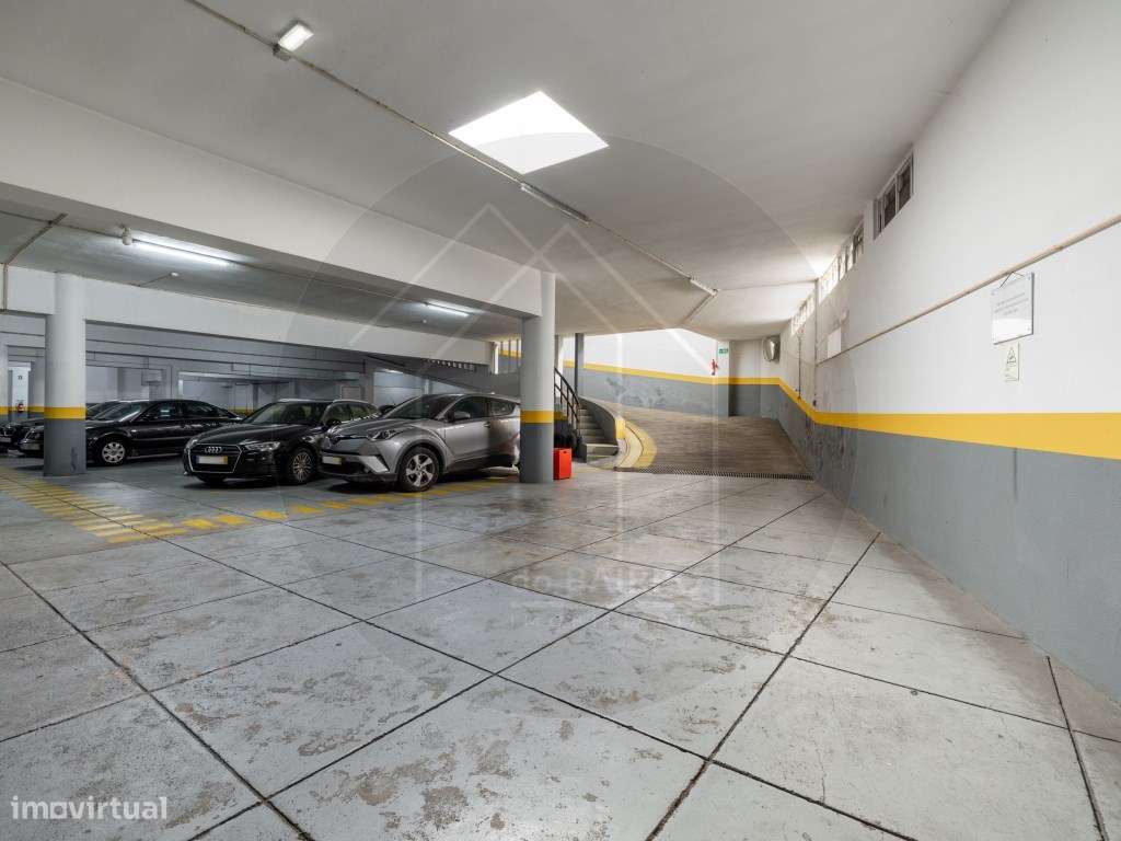 Parque de Estacionamento com 53 Lugares | Investimento Seguro | Porto-9