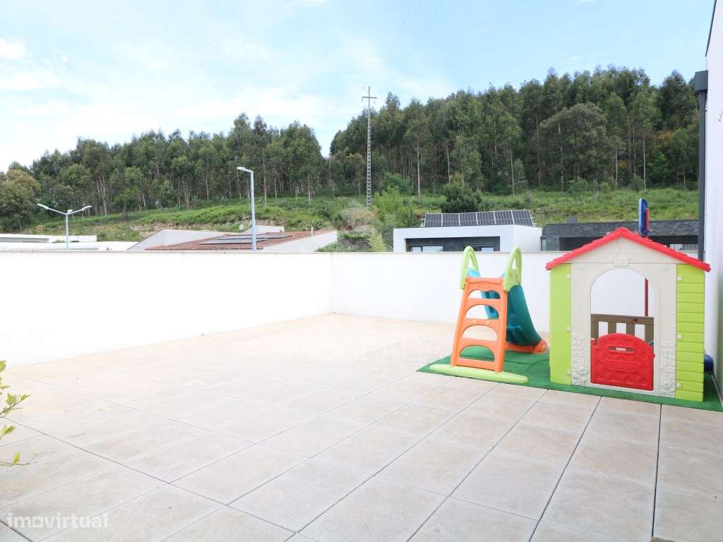 Venda Moradia Geminada T3, em Esporões, Braga-49