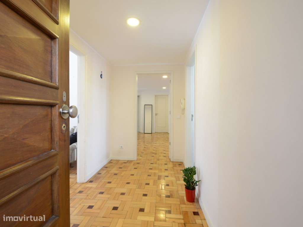 Apartamento T4 com duas frentes ao lado do Parque da Cidade em Aldo... - Grande imagem: 5/21