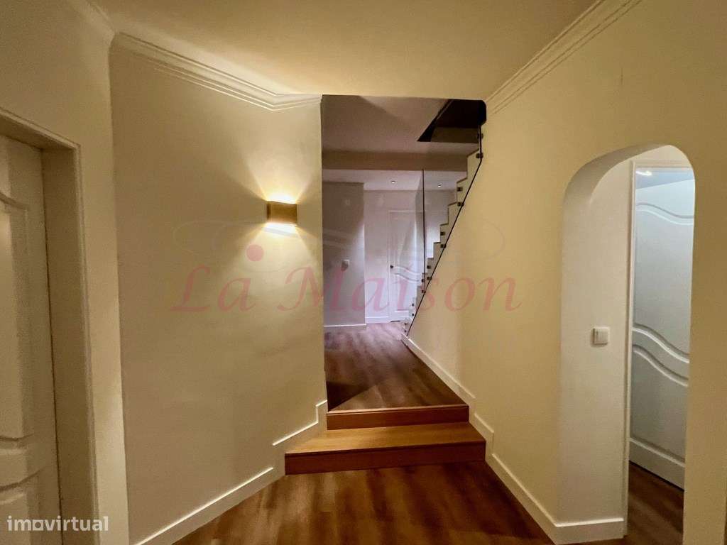 Moradia V4 Duplex no Centro de Loures-11