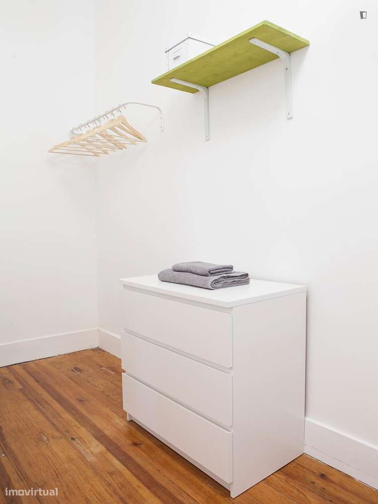 Quarto - localizado em São Sebastião Lisbon - Grande imagem: 2/10