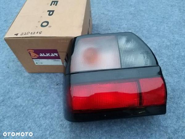 LAMPA tylna  RENAULT 19 II 88-96 Chamade TYŁ PRAWA 2202218 551-1918R-UE - 2