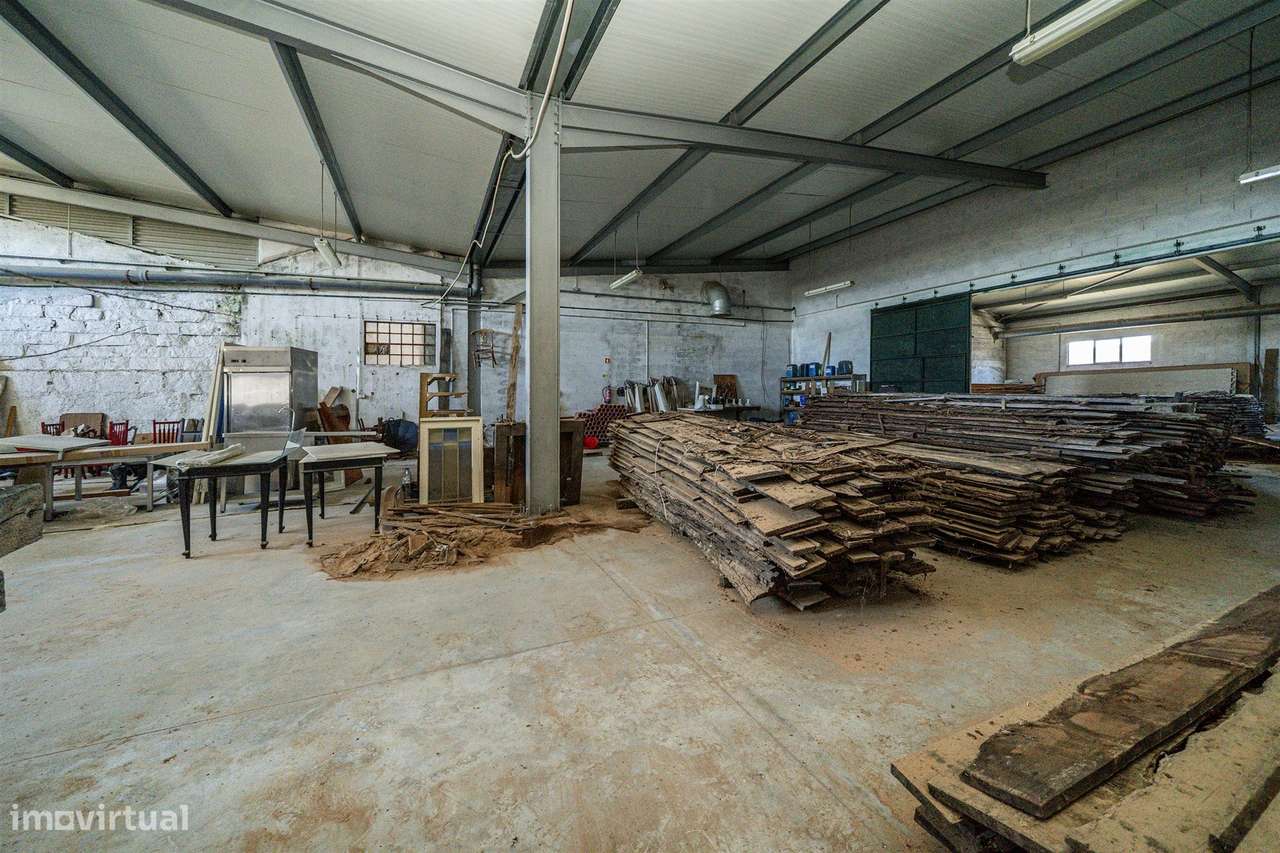 Conjunto de Pavilhões Industriais para Reabilitação | Parada de Tibães-9